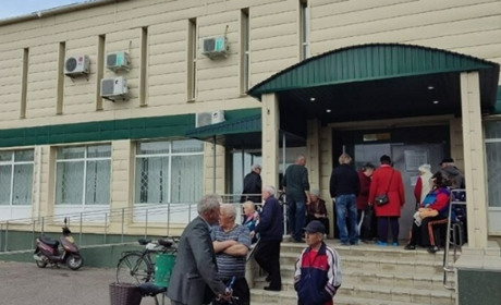 У Сватовому загарбники відкрили свій банк