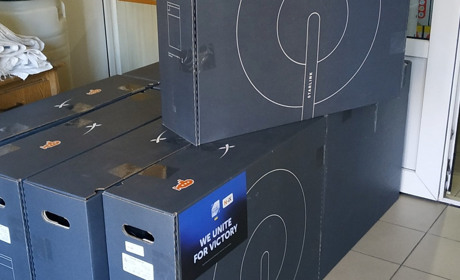 На зв'язку: львівські айтішники передали Донеччині станції супутникового інтернету StarLink