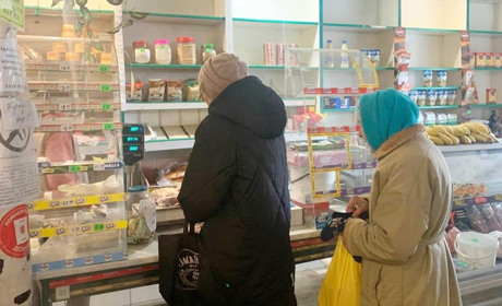 Скільки коштують продукти в менських магазинах
