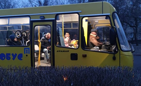 Жителів Торецька безплатно евакуйовуватимуть до Дніпра. Як забронювати місце?