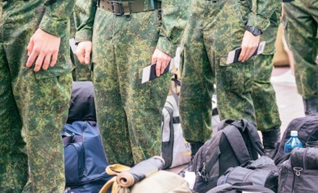 Чоловіків з південних регіонів України примушують записуватися в російську армію