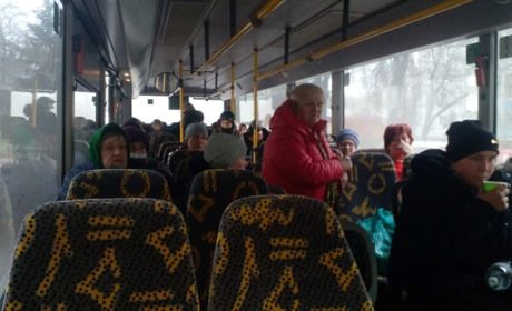 З Вугледару евакуювали людей, а в Мар'їнку доставили гуманітарну допомогу