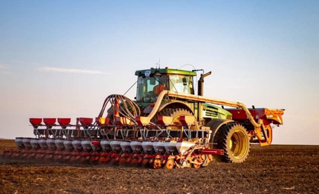 На Донеччині триває посівна: вже засіяли 22% нив на вільній території