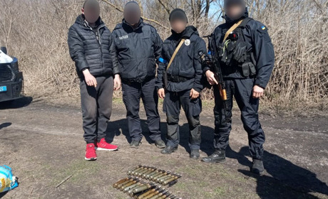Мешканці Конотопщини здають зброю, яка залишилась у них після російських окупантів