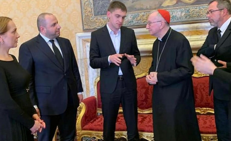 Мер Мелітополя розповів правій руці Папи Римського про російський терор проти українців