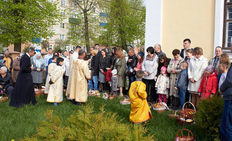 Розпорядок богослужінь у Барській греко-католицькій церкві на Великдень
