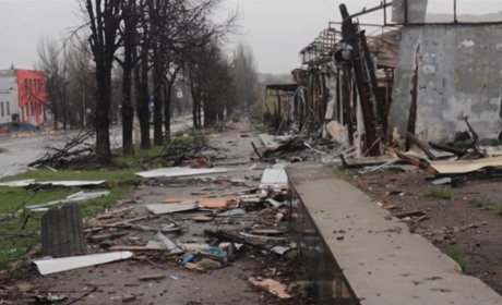 Вороги зі всіх боків підступають до Мар'їнки і спалюють її вщент: вражаючі фото