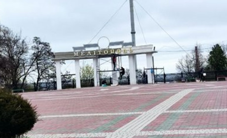 До 9 травня Мелітополь наповнюють символами російської пропаганди