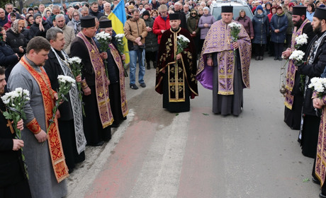 Віддали останню шану захиснику Сергію Грищуку: похоронили Героя в Іловиці