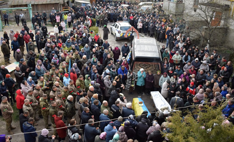 У Клесові попрощалися із солдатом, який загинув на війні