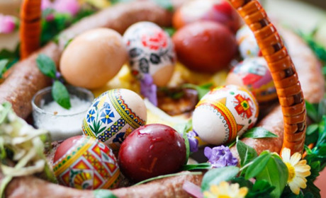 Великдень 2022: вірян закликають не йти до церкви, а дивитися святкову службу онлайн