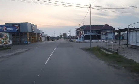 Навколо ні душі: відеопрогулянка Лазурним від місцевого блогера