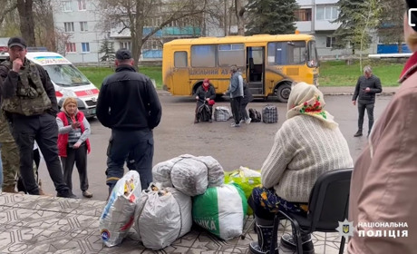 "В одному платті вискочила з хати. Усе згоріло": вражаючі історії евакуйованих до Курахового