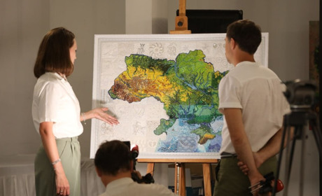 Українські вишивальниці створять мапу для благодійного аукціону