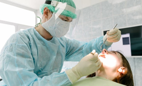 Де можна отримати стоматологічну допомогу в Торецьку? Адреси і ціни