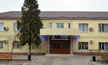 Вибухи у міськраді окупованої Кремінної під час наради окупантів. Що відомо