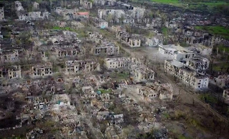 Зруйнована Новотошківка та вибух в Кремінській мерії: Луганщина 26 квітня