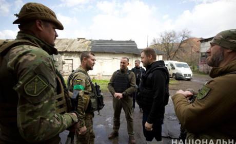 Торецький поліцейський отримав нагороду від очільника МВС