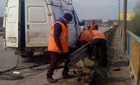 На Харківщині дорожники працюють над відновленням доріг державного значення