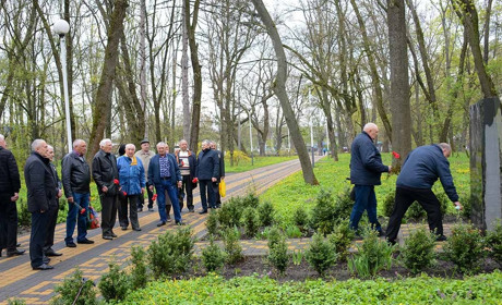 В Кагарлику поклали квіти до пам'ятного знаку ліквідаторам аварії на Чорнобильській АЕС