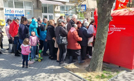 Місцевий депутат скликає людей на парад до 1 травня