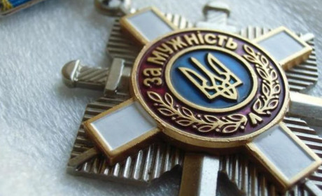 Рятувальники Дніпропетровщини, які потрапили під обстріли в аеропорту Дніпра, нагороджені орденами