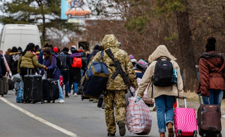 Скасовувати виплати біженцям з Добропілля – не будуть. Мінреінтеграції пояснило наказ