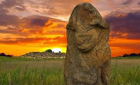 Пам’ятки Кам’яної могили поки що неушкоджені, мінування їх не торкнулось