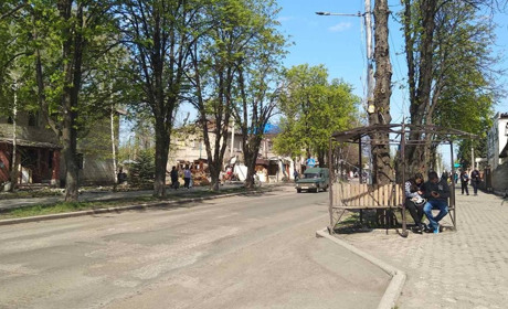 Суд, міська рада, "Єва", "Техноград", автовокзал: свіжі фото з Волновахи від 27 квітня