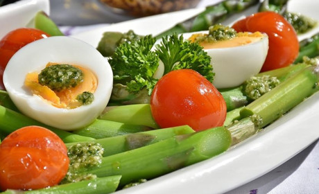 Залишилися великодні яйця? Готуємо смачні страви