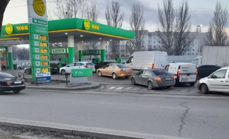 Паливо є, але його не встигають підвозити. ОВА прокоментувала ситуацію на автозаправках Одещини