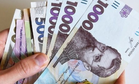 Відтепер людям з окупованих територій нараховуватимуть пенсію на картку «Ощадбанку»