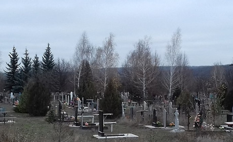Поминальні дні. Чи правитимуть у Кураховому служби на кладовищах?