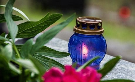 Поминальні дні у Добропіллі: кладовища не зачинятимуть, та людей закликають бути обережними