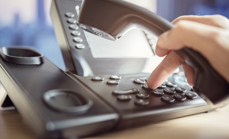 Запустили «гарячу лінію» для консультацій про виплати переселенцям