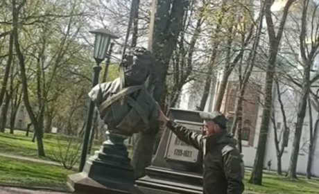 З Чернігівського Валу до музею - бюст Пушкіна перемістили куди належить