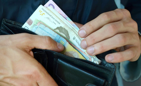 У пошуках готівки. Де у Добропіллі зняти гроші з картки?