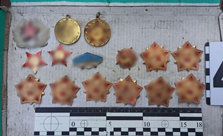 Одеська поліція затримала уродженку рф, яка продавала комуністичну символіку