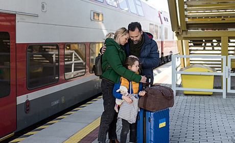 Як виїхати за кордон під час війни повнолітнім, неповнолітнім, чоловікам: перелік документів
