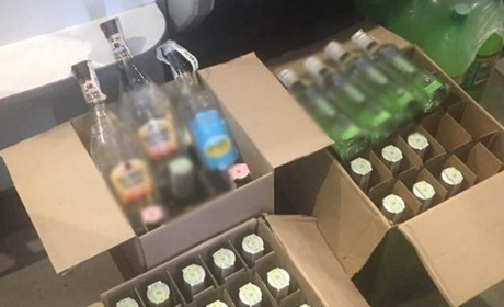 В одному з магазинів Лозової вилучили алкоголь, який продавали попри заборону
