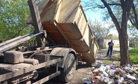 Як працюють комунальні служби Курахового та Мар'їнки під час війни?