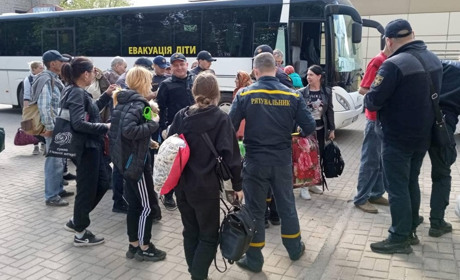 Евакуація із Курахового: безкоштовних автобусів стає менше, а приватний транспорт дорожчає