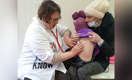 Залишається тут, бо має рятувати дітей: історія про лікарку-педіатриню, яка працює в окупації
