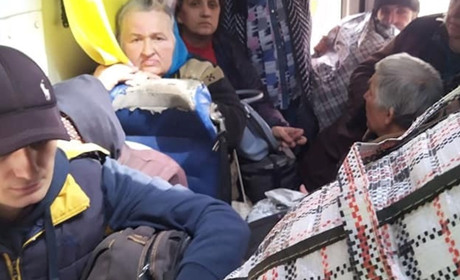 "Людям уже немає де залишатися". З Мар'їнської громади знову масово евакуйовуються