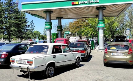 Мінімум 60 гривень за літр. Де можна купити бензин у Добропіллі?