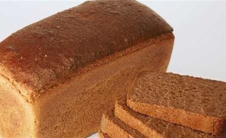 Корюківський хлібокомбінат працює. Випікає чорний і білий хліб, батони, багети, булочки