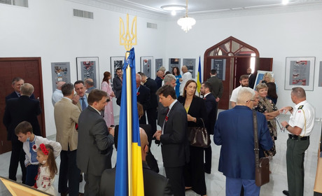 Виставка «Україна. Війна в Європі» відкрилася в Посольстві України в ОАЕ