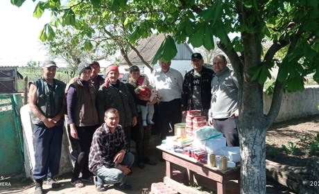Первомайці доставили гумвантаж зі Львова в обстріляні села
