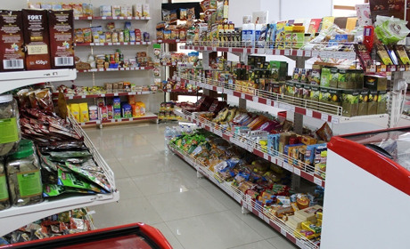 Логістика порушена, але продукти є. Як працюють магазини у Добропіллі?