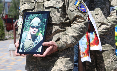 Нікополь простився із захисником України Сергієм Тихоненком